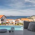 Villa Infinity *