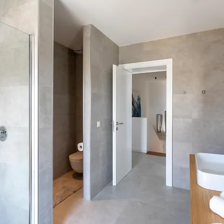 ヴィラ Infinity フヴァル