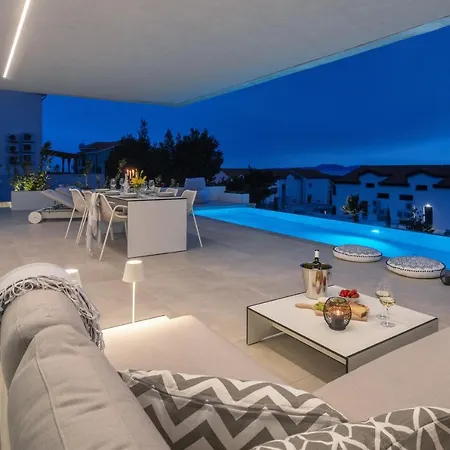 Infinity ヴィラ フヴァル