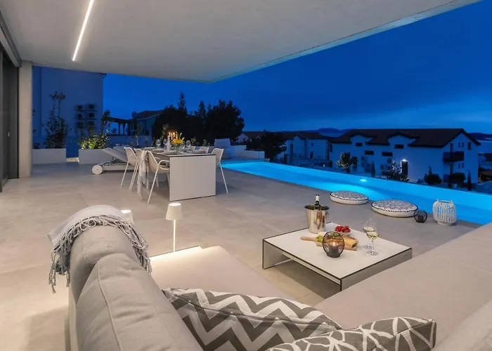 Infinity Vila Hvar Town